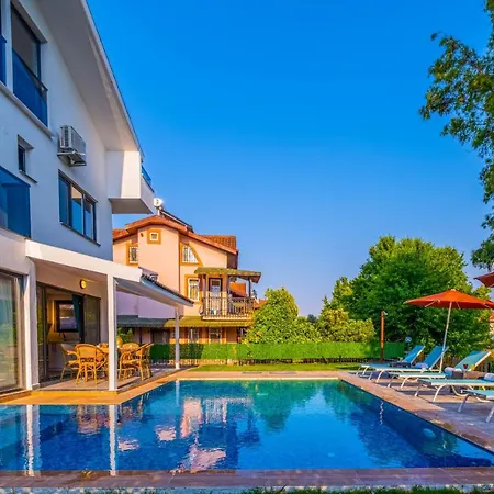 Villa Infinity Lily 2 *