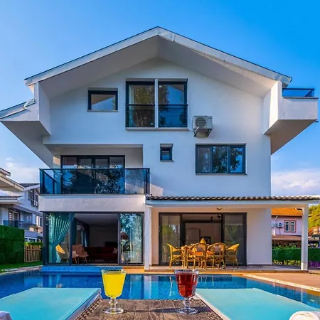 Villa Infinity Lily 2 *