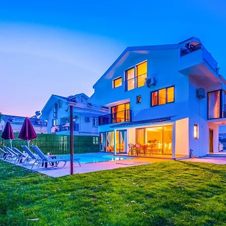 Villa Infinity Lily 2 *