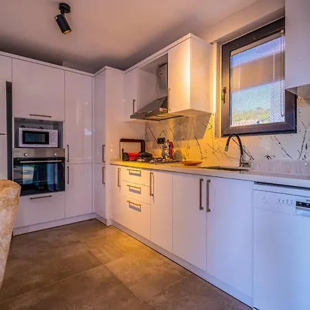 Infinity Lily 2 Vilă *